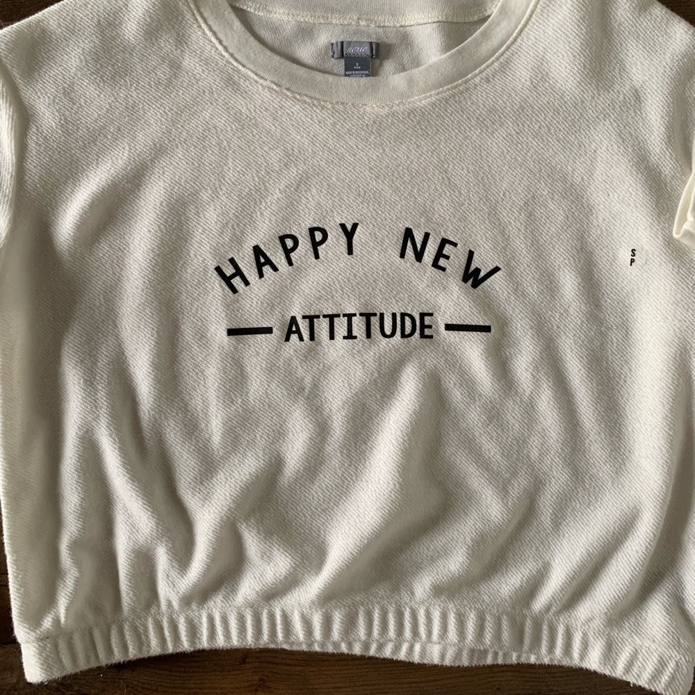 Graphic crop sweater.